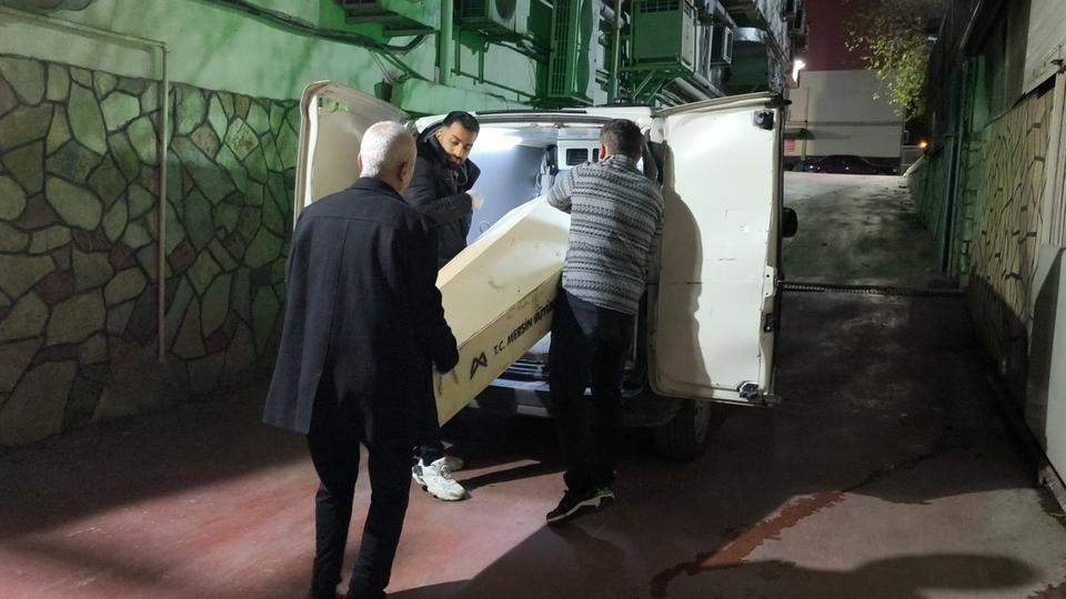 ARKADAŞININ OĞLU TARAFINDAN BIÇAKLANAN ADAM HAYATINI KAYBETTİ
