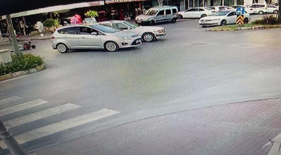 Aynı kavşakta 1 saatte 2 motosiklet kazası: 1 yaralı
