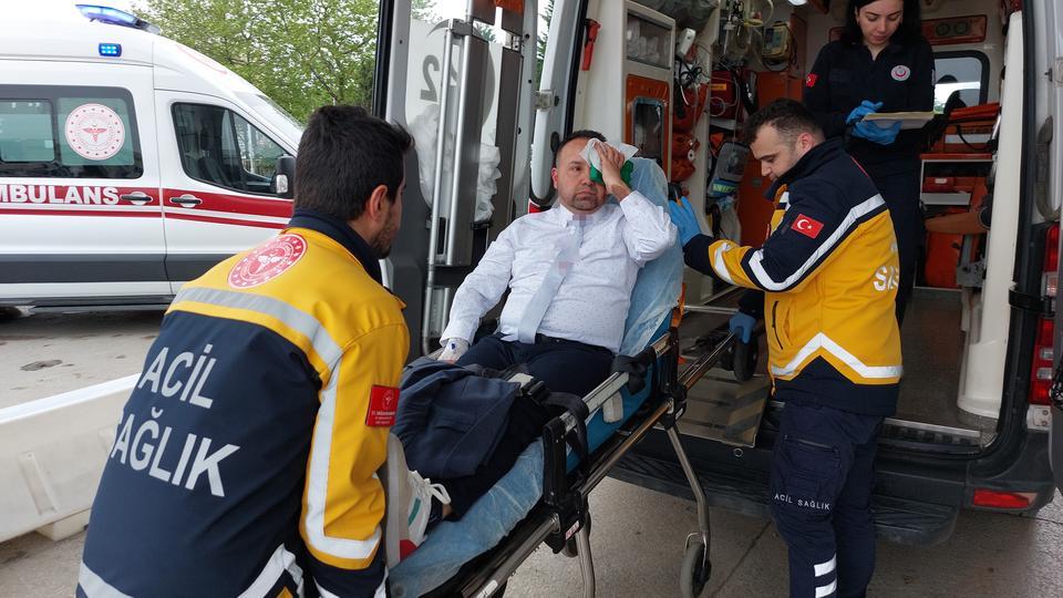 Okuldan atılan öğrenci nöbetçi öğretmeni hastanelik etti
