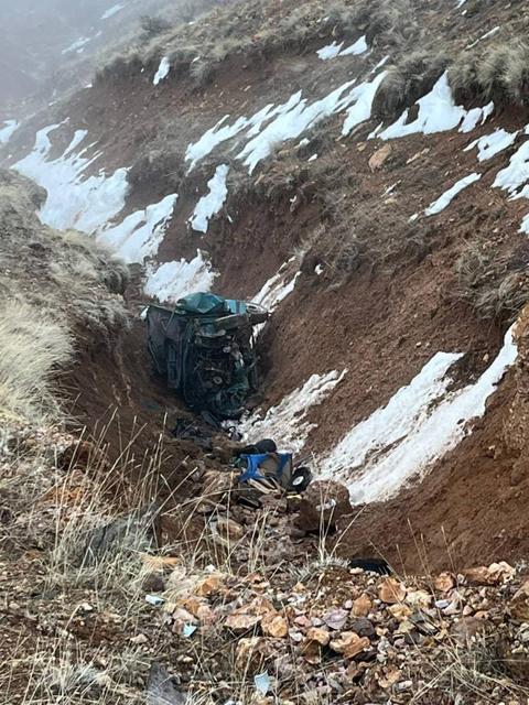 Otomobil şarampole yuvarlandı: 2 ölü, 2 yaralı