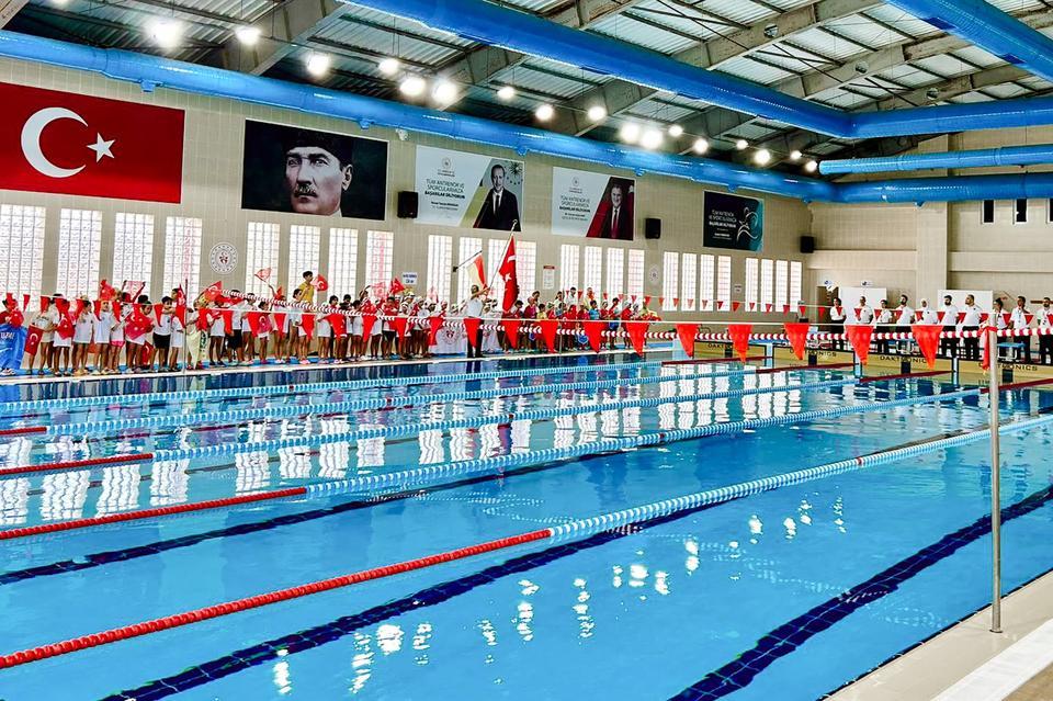 Aydın’da havuzda bayram coşkusu