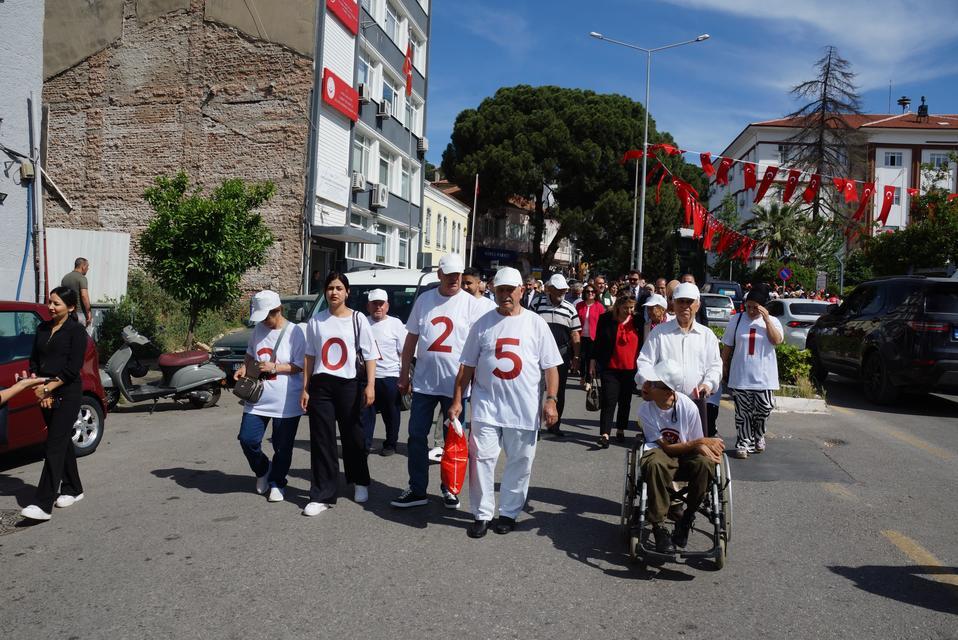 AYDIN'DA AİLE YILI KORTEJ YÜRÜYÜŞÜ YAPILDI