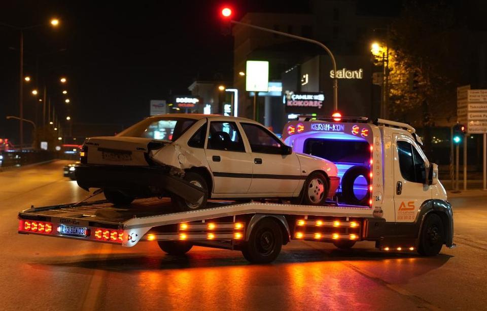 Aydın plakalı araç zincirleme kazaya sebep oldu