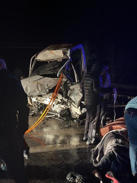 Kamyonet ile tır çarpıştı: 2'si ağır 3 yaralı