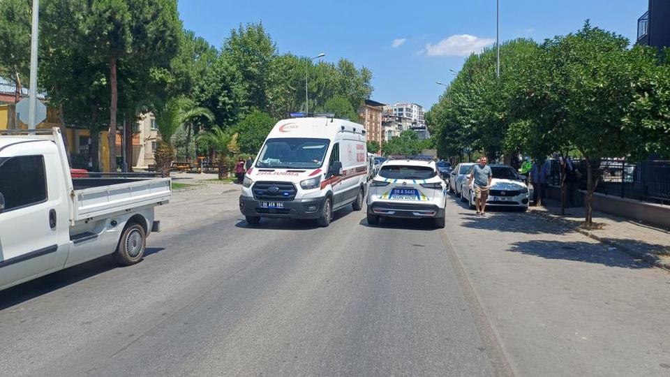 Aydın'da feci kaza! Motosiklet kamyonetle çarpıştı, 2 kişi yaralandı