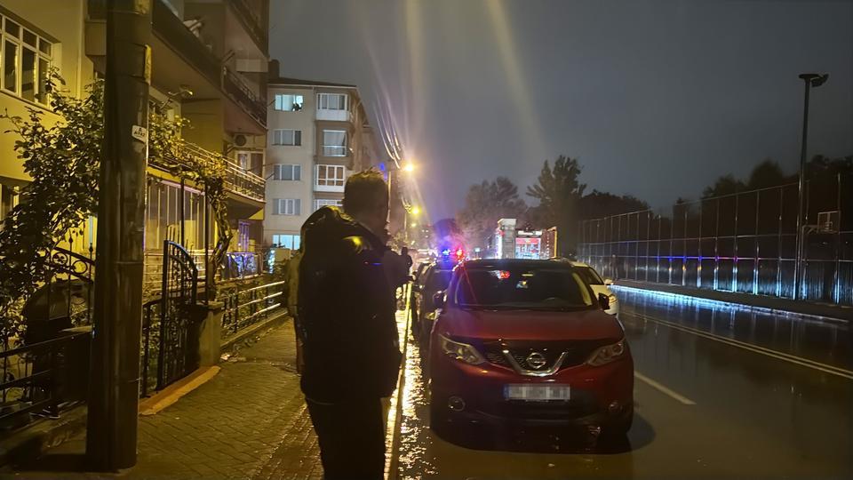 KAZA SONRASI 2.27 PROMİL ALKOLLÜ SÜRÜCÜ  YANAN ARACINI SİGARA İÇEREK İZLEDİ