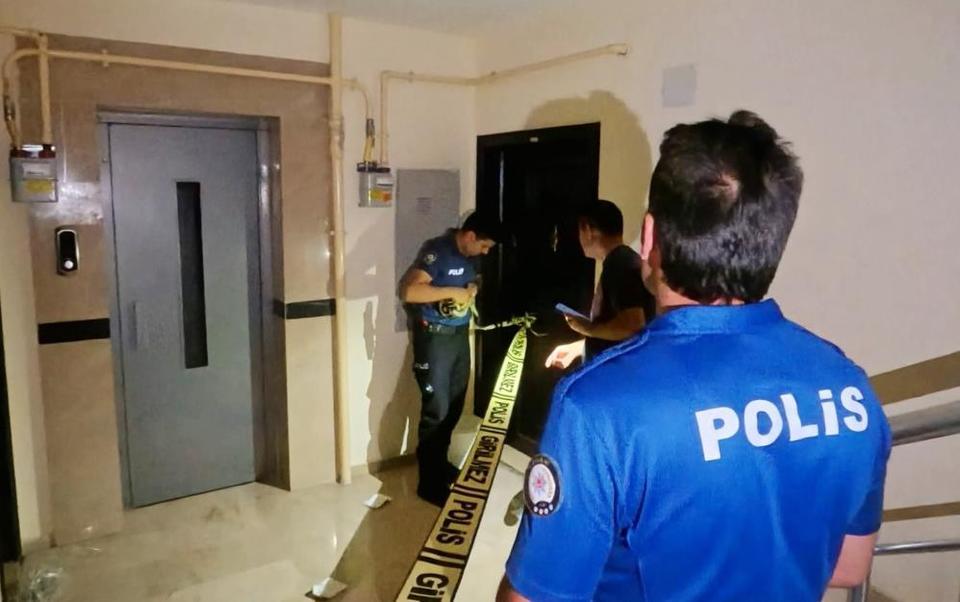 Asansör faciası: 5. kattan düşen kabinde 2 usta ağır yaralandı