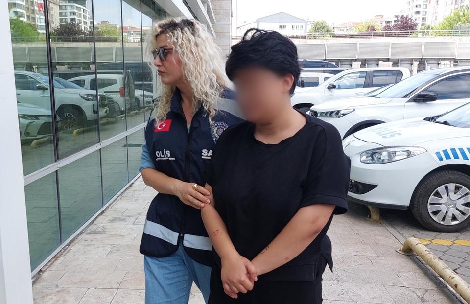 Erkek arkadaşından ayrılmasını isteyen annesini bıçakla ağır yaraladı