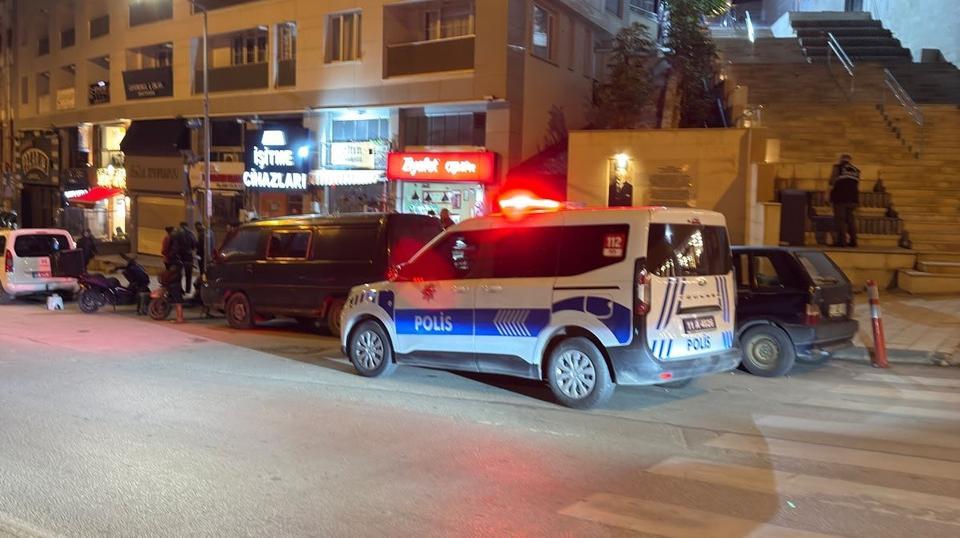 BİLECİK'TE BİR KİŞİYİ BIÇAKLAYAN ŞAHIS OLAY YERİNDEN KAÇTI
