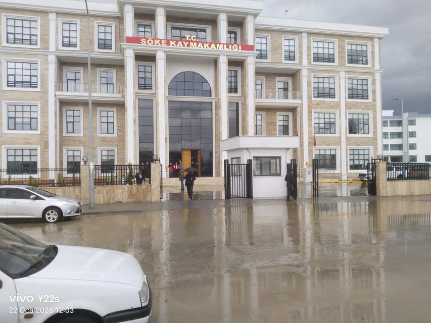 Söke  Yeni KAYMAKAMLIK  öNÜ