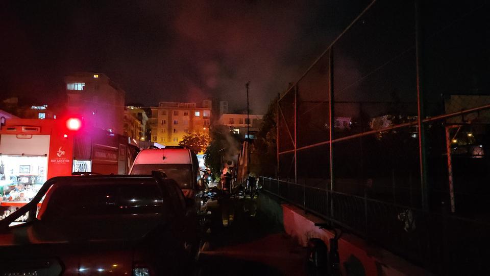 Yangında çok sayıda araç kullanılamaz hale geldi