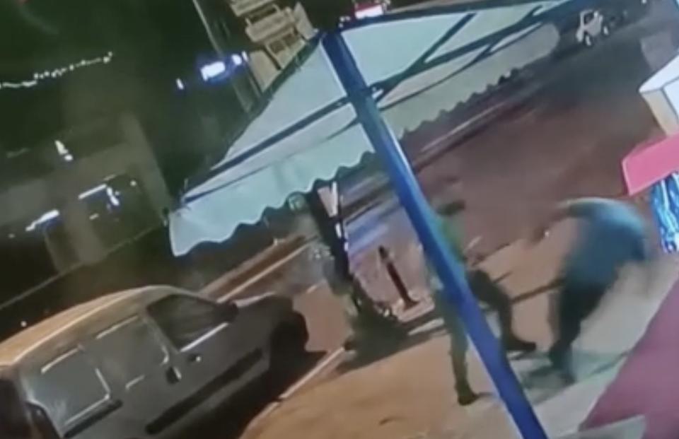 Önce yumruk attı, daha sonra kalp masajı yaptı