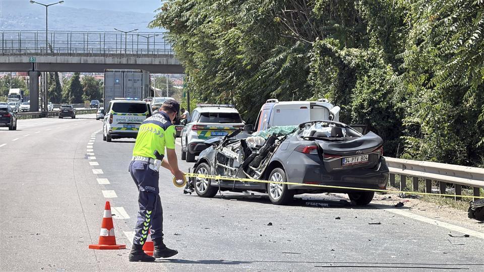 Feci kazada otomobilin tavanı koptu: Uzman onbaşı hayatını kaybetti