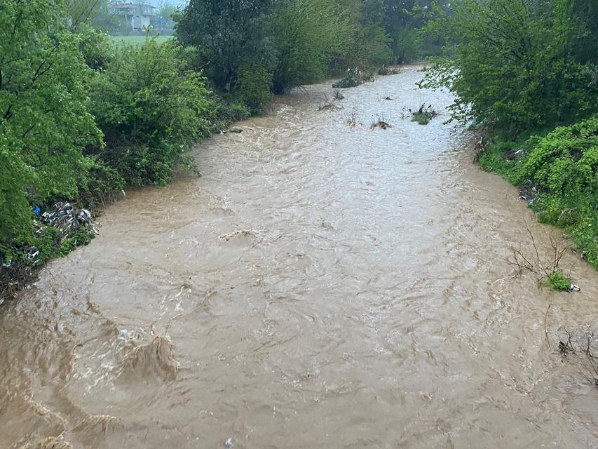 Şiddetli yağış: Tarım arazileri ve yollar sular altında kaldı