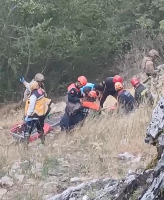 Mağarada yaralanan kadın, askeri helikopterle kurtarıldı