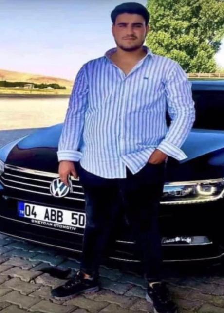 Otomobilin çarptığı 17 yaşındaki genç hayatını kaybetti