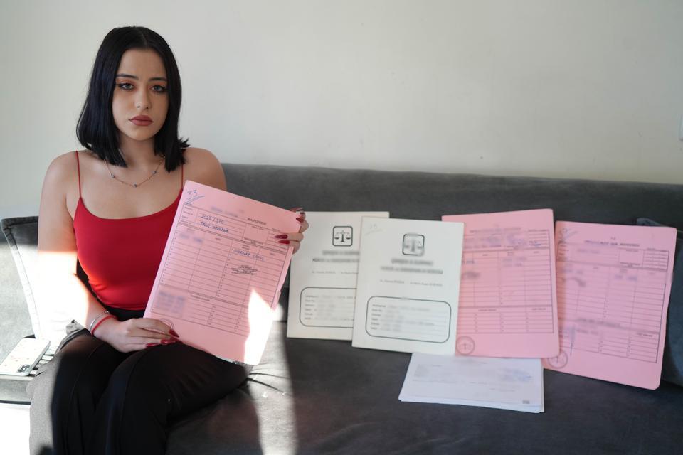 TAKINTILI ŞAHIS, GENÇ KIZIN HAYATINI KABUSA ÇEVİRDİ GENÇ KIZ: "HAYATIM KARARDI, ÖLÜMLE TEHDİT EDİLİYORUM"