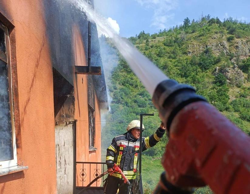 Korkutan yangın: Ev kullanılamaz hale geldi