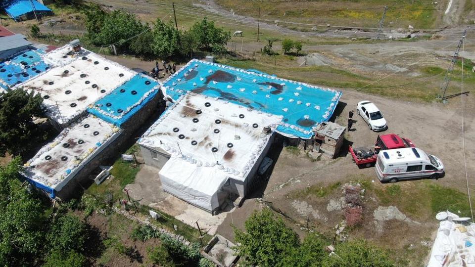 Kız arkadaşını öldürüp toprağa gömdü