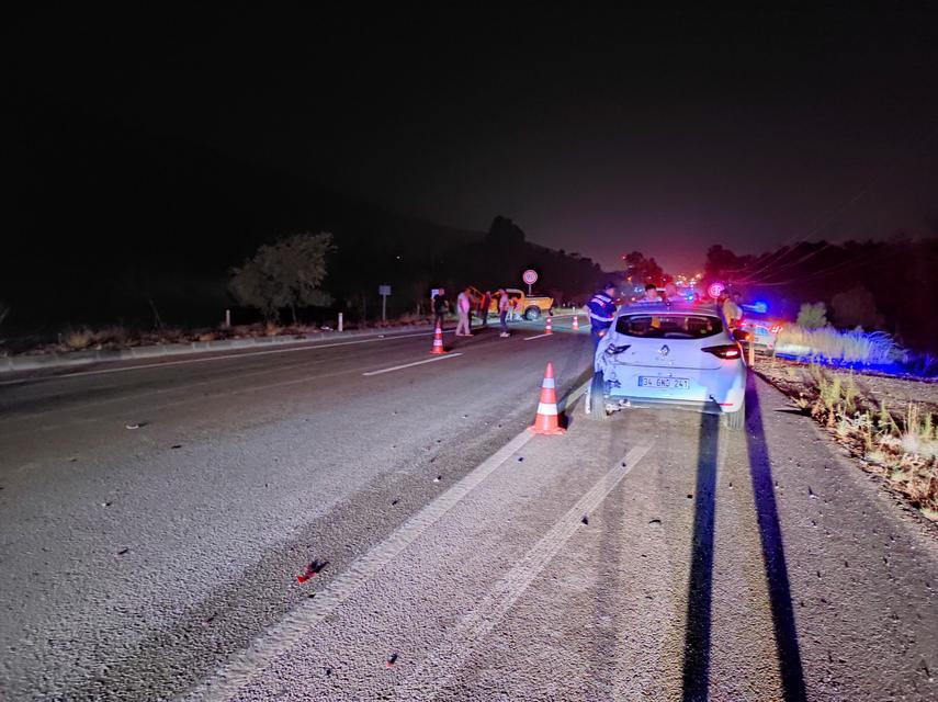 FETHİYE'DE ZİNCİRLEME TRAFİK KAZASI: 1 ÖLÜ, 11 YARALI