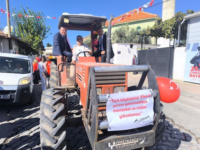 CHP'li Karakoz Didim'de Cumhuriyet konvoyuna katıldı