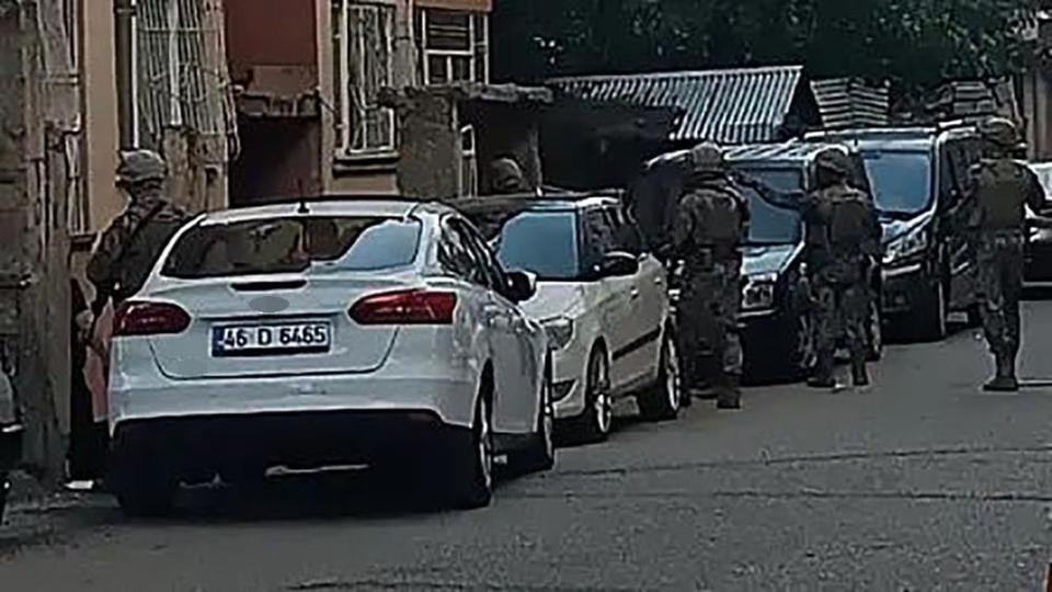 Başı taşla ezilmiş halde bulundu!