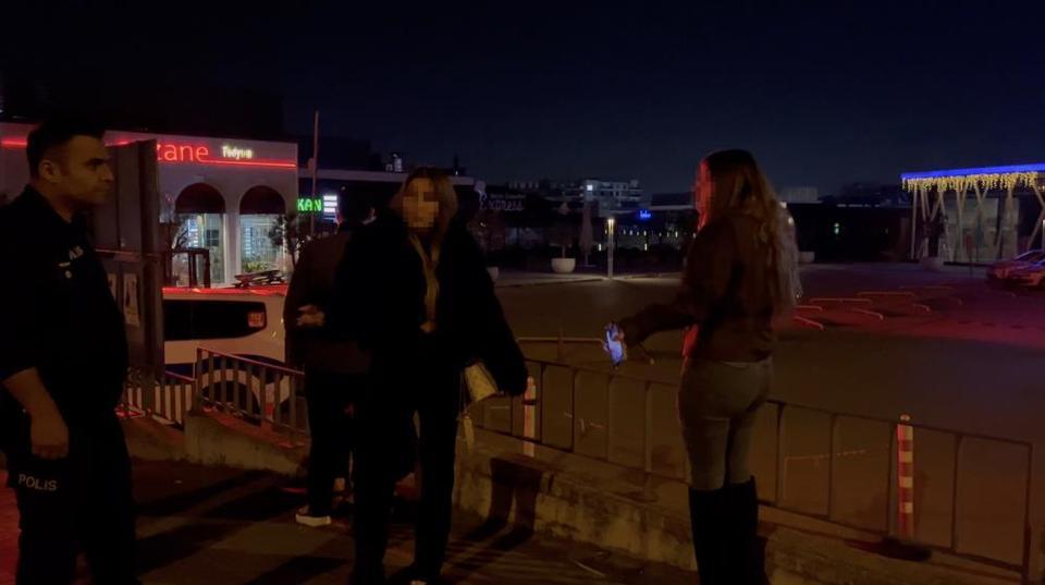 Alkollü genç kızlar ortalığı karıştırdı