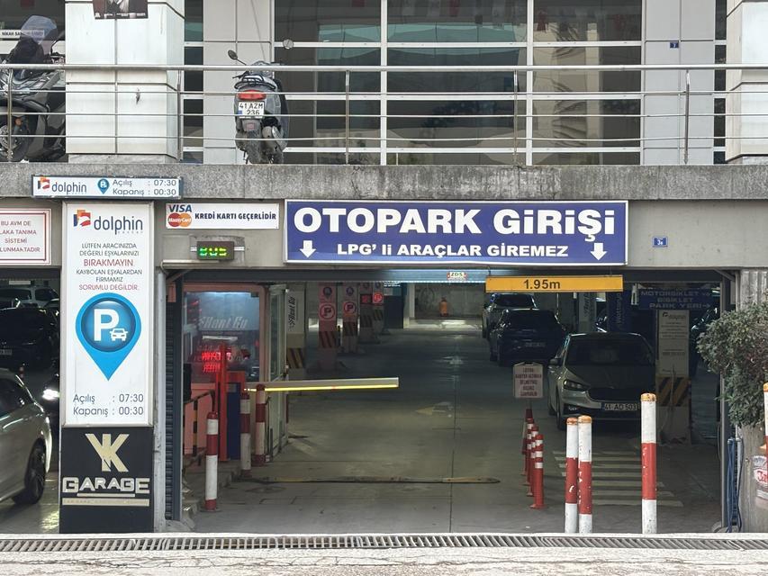 Kapalı otoparktaki şakalaşma kanlı bitti