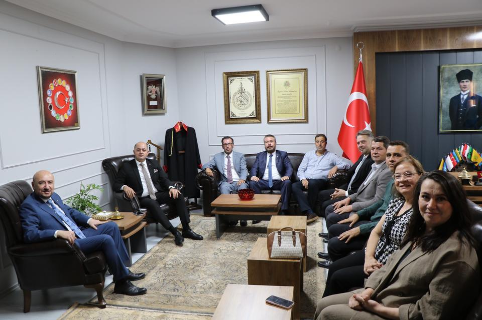 AYTO’dan Başsavcı Arısoy’a ziyaret: Aydın’ın simgelerini takdim ettiler