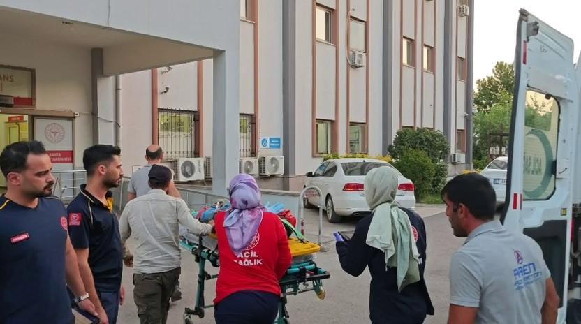 Kamyonet devrildi: 6 yaralı