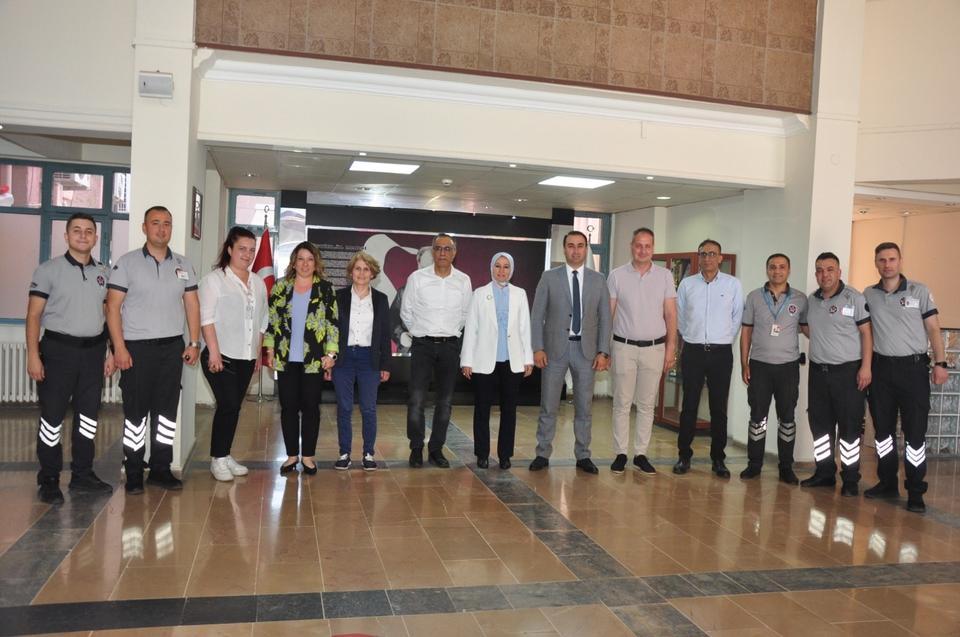 Aydın Devlet Hastanesi’nde bayram coşkusu: Sağlık çalışanları bayramlaştı
