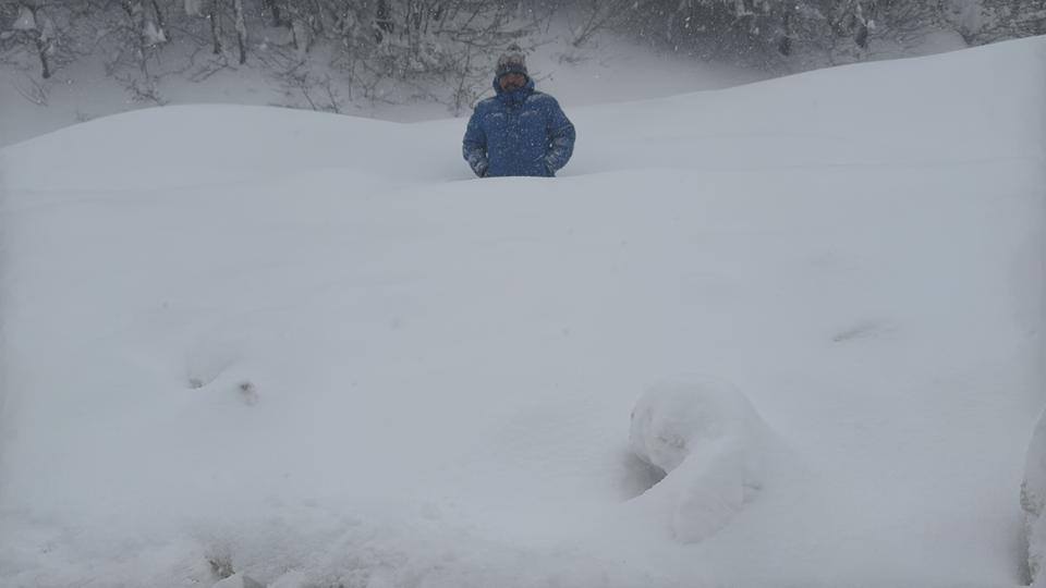 Karabük-Bartın yolunda kar kalınlığı 1,5 metreyi aştı