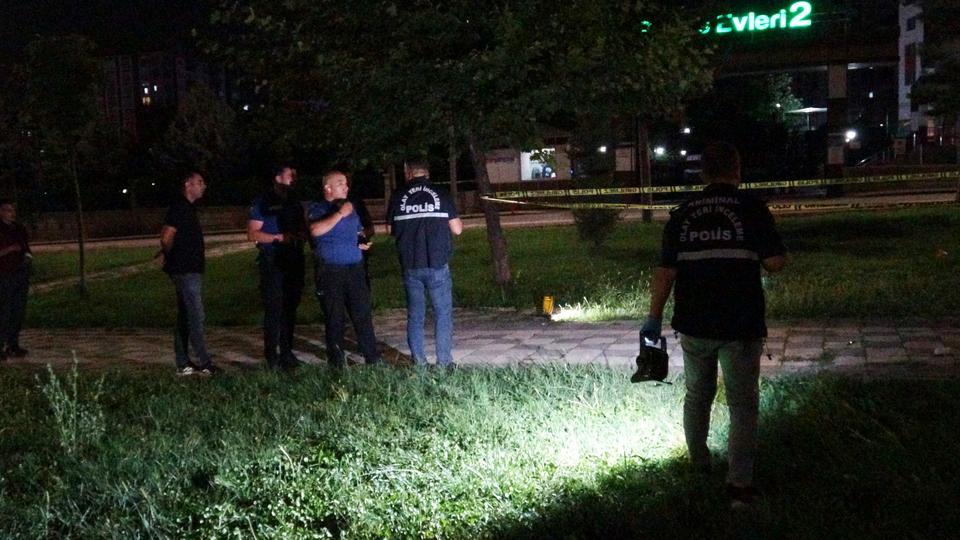 Parkta silahlı kavga: 4 yaralı