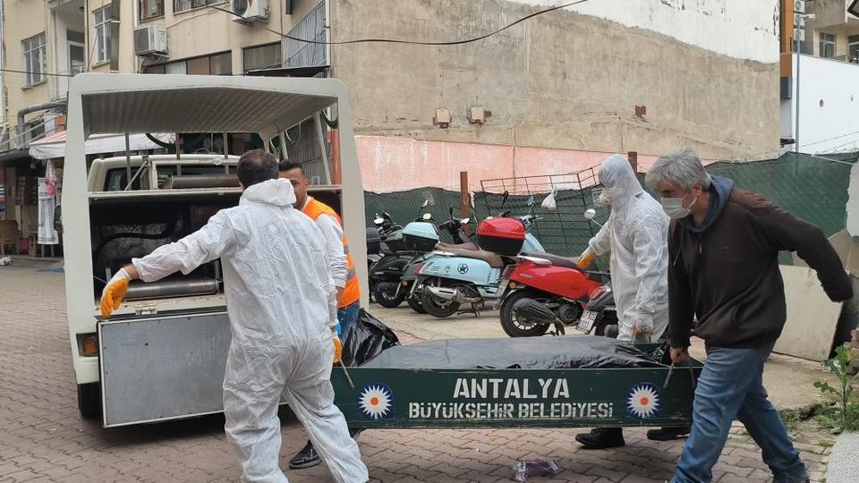 Kaldığı pansiyon odasında ölü olarak bulundu