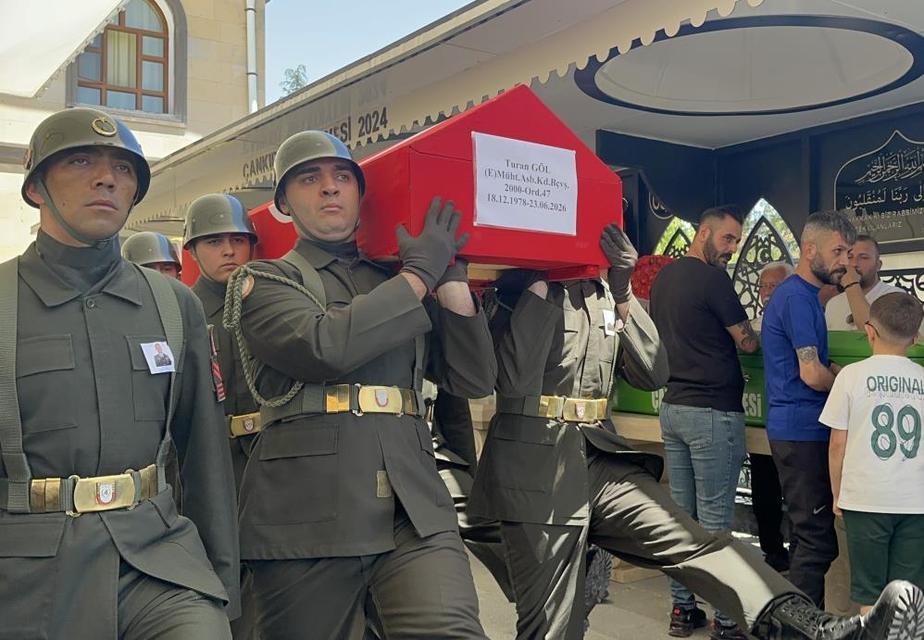 Roket infilakı can aldı! Emekli astsubay gözyaşlarıyla defnedildi