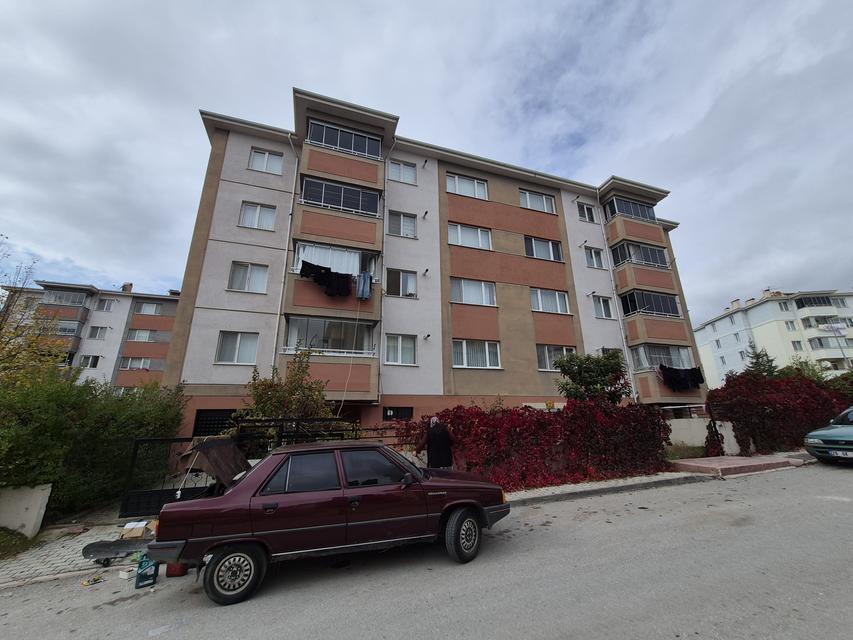 Küçük kız 4. kattan düştü