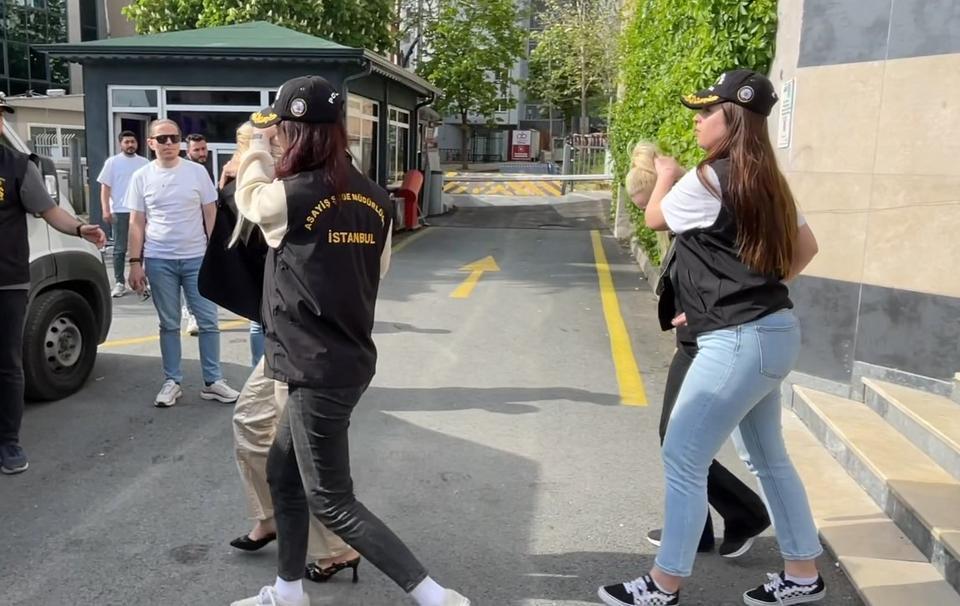 İSTANBUL MERKEZLİ 3 İLDE FUHUŞ OPERASYONU: 8 GÖZALTI FUHUŞ YAPMAYA ZORLANAN 8 KADIN KURTARILDI