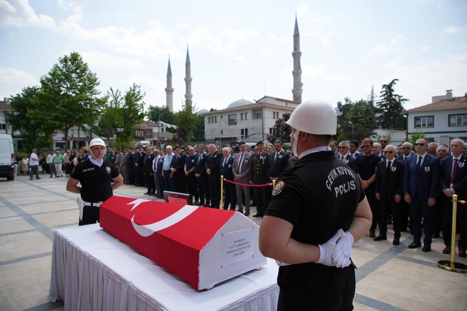 Vali Yardımcısı Beypınar, törenle son yolculuğuna uğurlandı