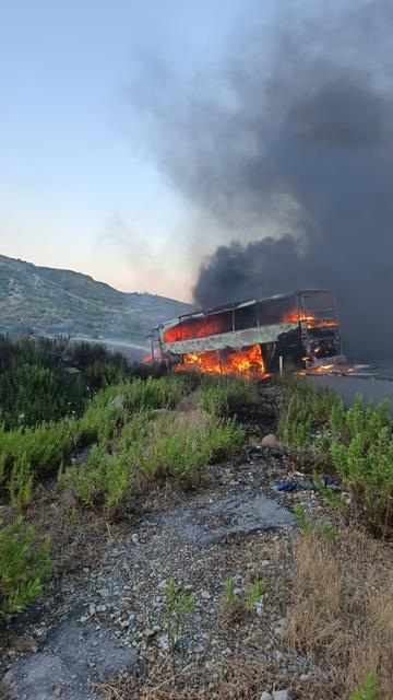 ANTALYA'DA YANAN YOLCU OTOBÜSÜ HURDAYA DÖNDÜ