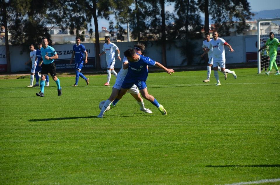 Efeler 09 SK: 0 - Pazarspor: 1