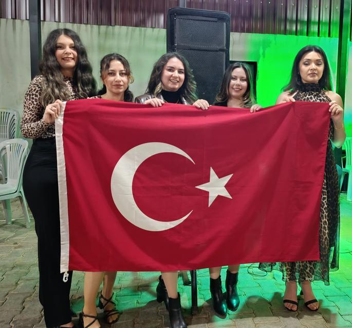 MUHTARDAN ANNELER GÜNÜ'NE ÖZEL LEOPAR GECESİ SALİHLİ'DE ANNELER GÜNÜ EĞLENCESİNDE MİLLİ BİRLİK MESAJLARI VERİLDİ