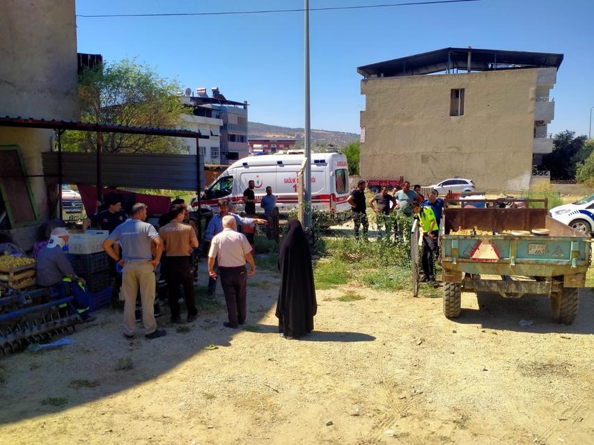 TRAKTÖR RÖMORKUNDAN DÜŞEN BİR KİŞİ YARALANDI