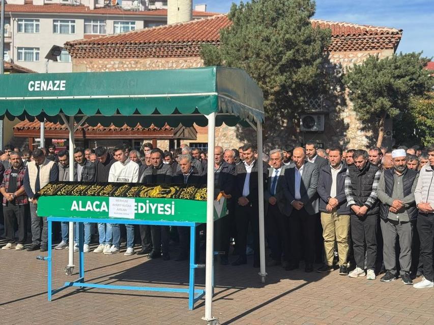 Traktörle demir arasında sıkışan genç hayatını kaybetti