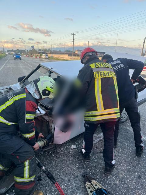 NAZİLLİ'DE YOLCU OTOBÜSÜ İLE ÇARPIŞAN OTOMOBİL SÜRÜCÜSÜ HAYATINI KAYBETTİ