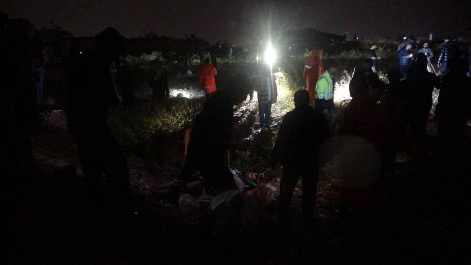 Hortum işçilerin kaldığı 2 konteyneri savurdu: 5 ölü, 1 yaralı
