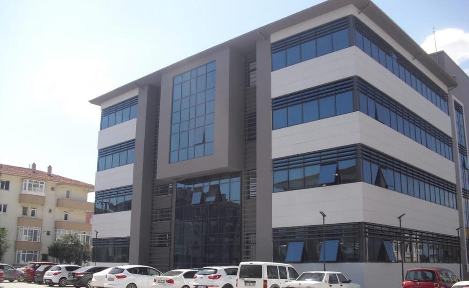 DOĞURDUĞU BEBEĞİ TUVALETE BIRAKTI