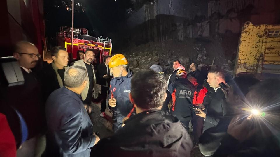 Çöken binada yaşlı kadının cansız bedenine ulaşıldı