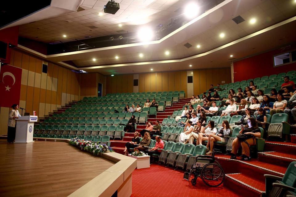 ADÜ'de “Beliren Yetişkinlik Döneminde Fırsatlar ve Zorluklar” konulu seminer düzenlendi