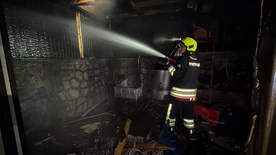 Villanın bahçesinde çıkan yangın korkuttu