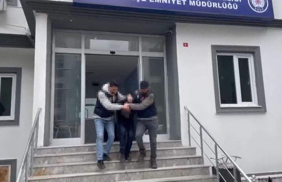 Çocukların önünde cinayet: Tartıştığı eşini öldüren şüpheli adliyede